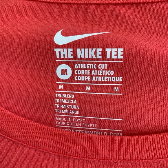 The Nike tee scoop neck coral women’s medium - Picture 3 of 5